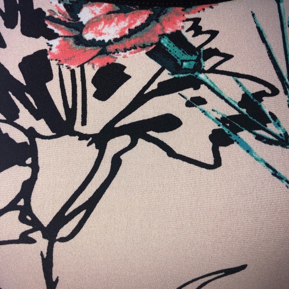 BEIGE BY ECI - M COLD SHOULDER FLORAL DRESS - Picture 4 of 7